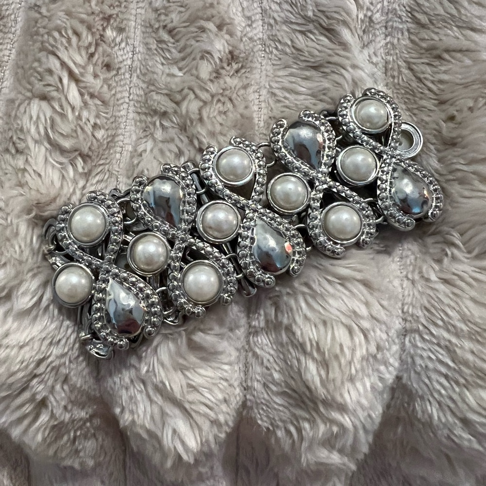 Y2K Vintage Silver Pearl Accent Statement Bracelet EUC
